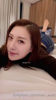 女神级气质性感大美女第一次尝试刺激把2个小情人同时约到酒店一